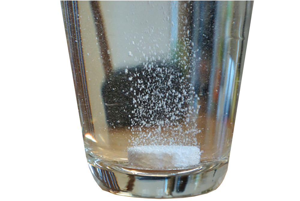 C30 sprudelt im Wasserglas